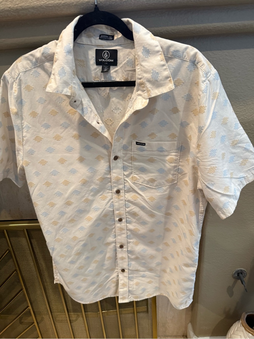 Volcom Men's Short Sleeve Button-Up Shirt in Off-White with Subtle Print